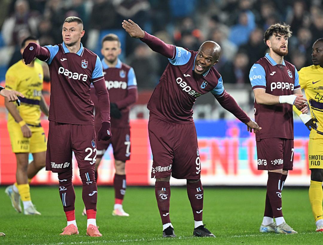 trabzonsporda-anthony-nwakaeme-soku-yildiz-futbolcu-korkuttu-1739373953553