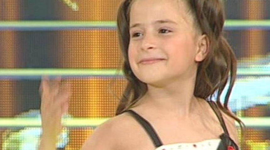 Bir Şarkısın Sen yarışmasıyla ünlenmişti! Berna Karagözoğlu'nun sahne tarzı gündem oldu! 