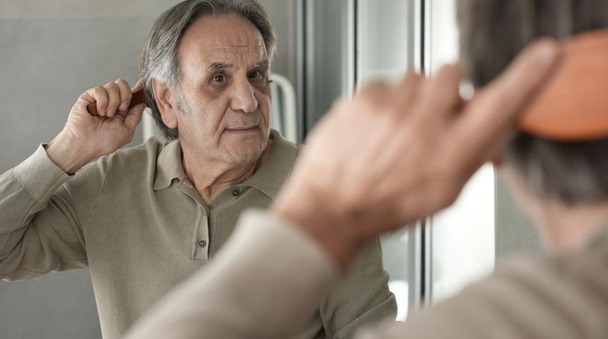 Saçlarımız neden beyazlar? Yaşlanma ve saç rengindeki değişimlerin sebebi nedir?