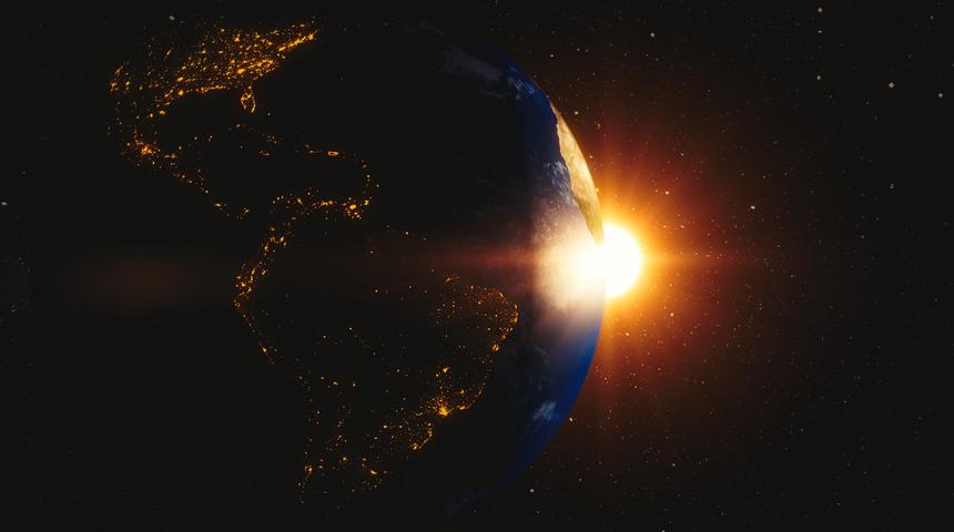 Güneş Dünya'dan bakınca sarı görünürken uzaydan bakıldığında neden beyazdır?