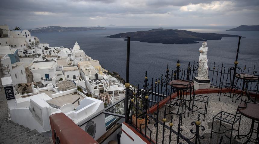 Santorini'deki depremler yüzünden ada 6 santim hareket etti! Volkanın uyanma riski var...