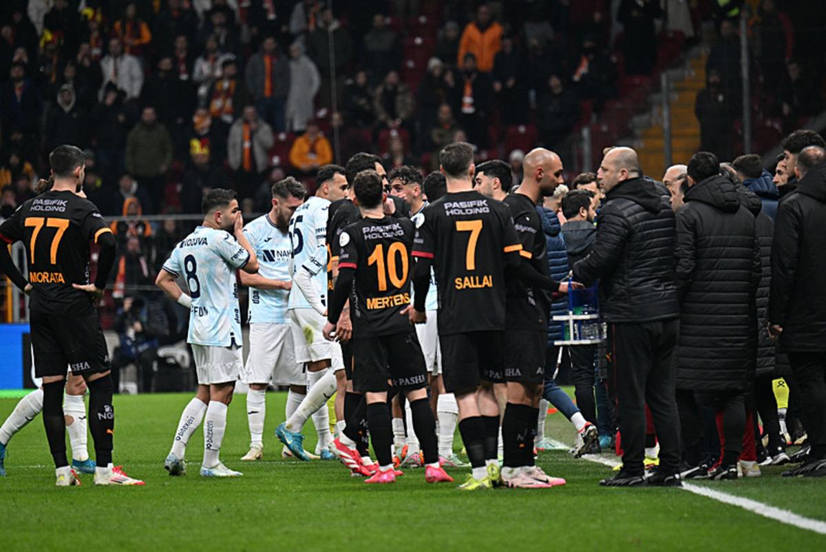 galatasaray-adana-demirspor-macinin-var-hakemi-sundberg-icin-flas-karar-1739432663366