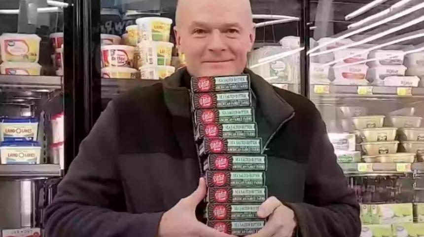 10 gün boyunca tek besini tereyağ oldu! 100 yemek kaşığı tereyağ yiyen adamın vücudundaki değişimler şaşırttı