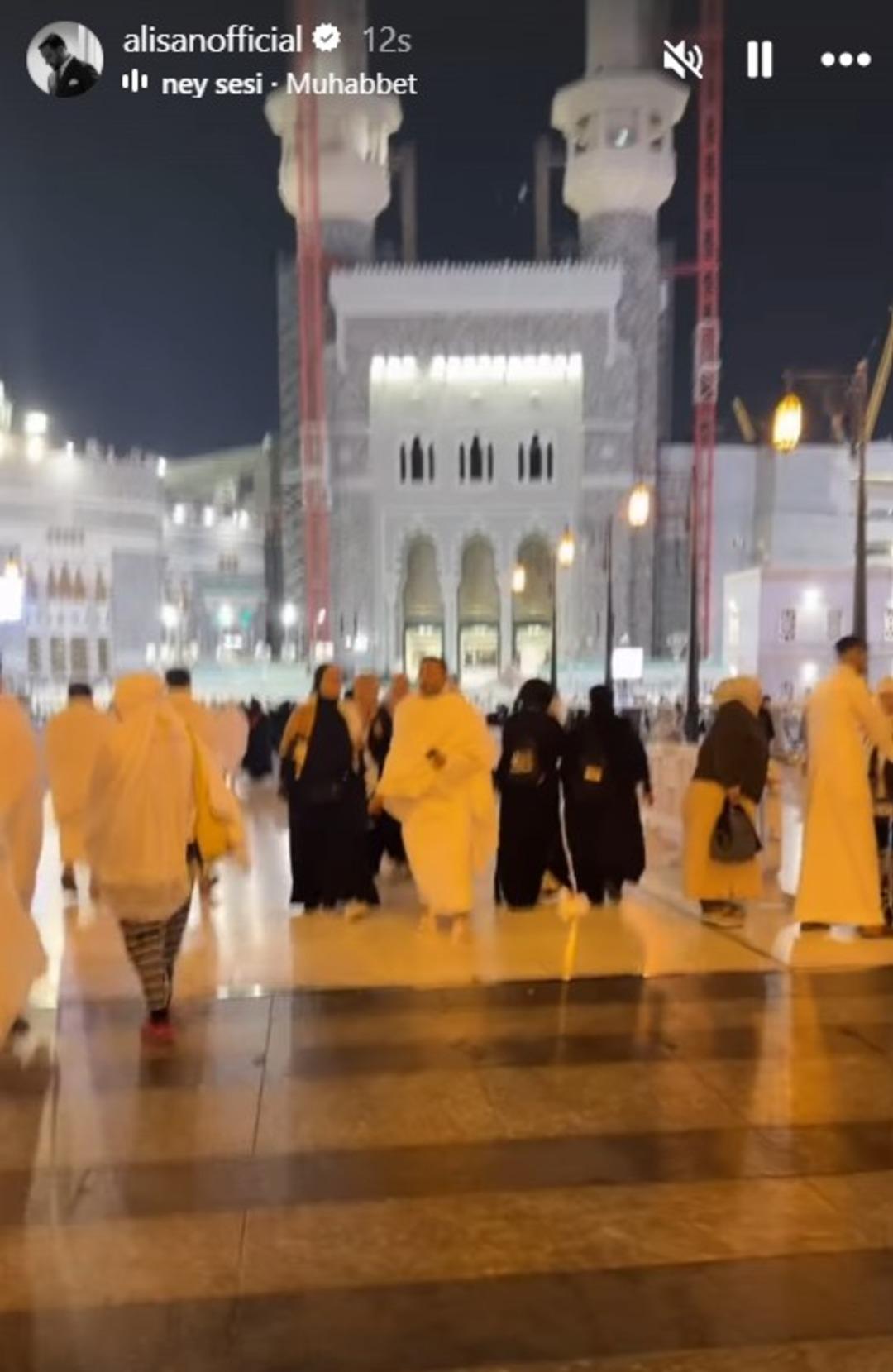 Alişan karısı Buse Varol la Umre ye gitti! İhrama girip poz verdiler 1