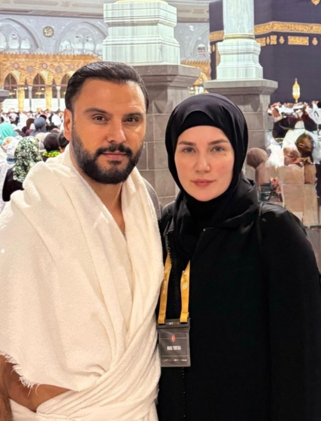 Alişan karısı Buse Varol la Umre ye gitti! İhrama girip poz verdiler 3