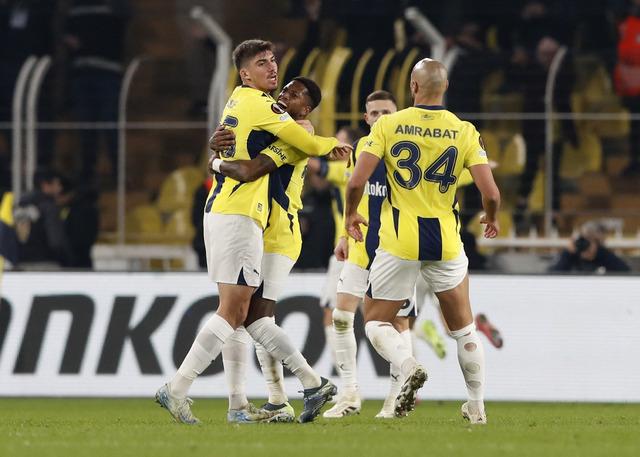 Fenerbahçe Kadıköy'de rakibine göz açtırmadı! Temsilcimiz Anderlecht karşısında rövanş öncesi tur kapısını araladı...