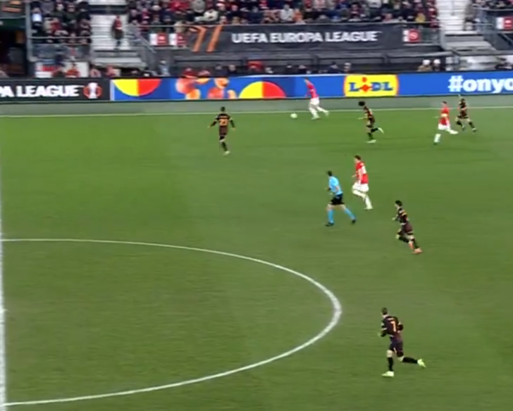 Herkes Abdülkerim Bardakcı'yı konuşuyor! Çizgiden 2 top çıkardı, AZ Alkmaar maçına damga vurdu... G1