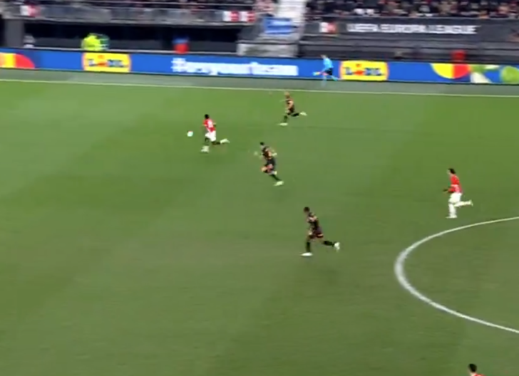 Herkes Abdülkerim Bardakcı'yı konuşuyor! Çizgiden 2 top çıkardı, AZ Alkmaar maçına damga vurdu... G2