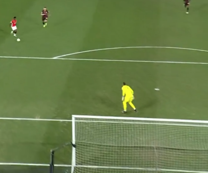 Herkes Abdülkerim Bardakcı'yı konuşuyor! Çizgiden 2 top çıkardı, AZ Alkmaar maçına damga vurdu... G3