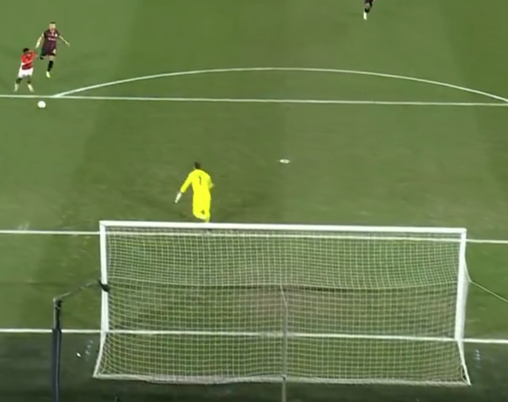 Herkes Abdülkerim Bardakcı'yı konuşuyor! Çizgiden 2 top çıkardı, AZ Alkmaar maçına damga vurdu... G4