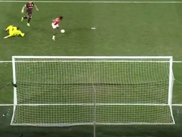 Herkes Abdülkerim Bardakcı'yı konuşuyor! Çizgiden 2 top çıkardı, AZ Alkmaar maçına damga vurdu...