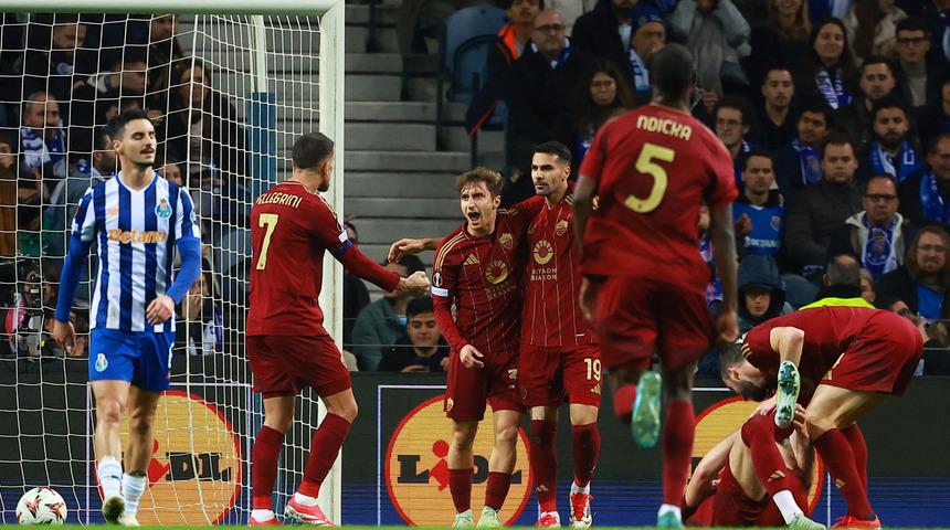 Avrupa'da perdeyi Zeki Çelik açtı! Roma kariyerindeki ilk golünü kaydetti