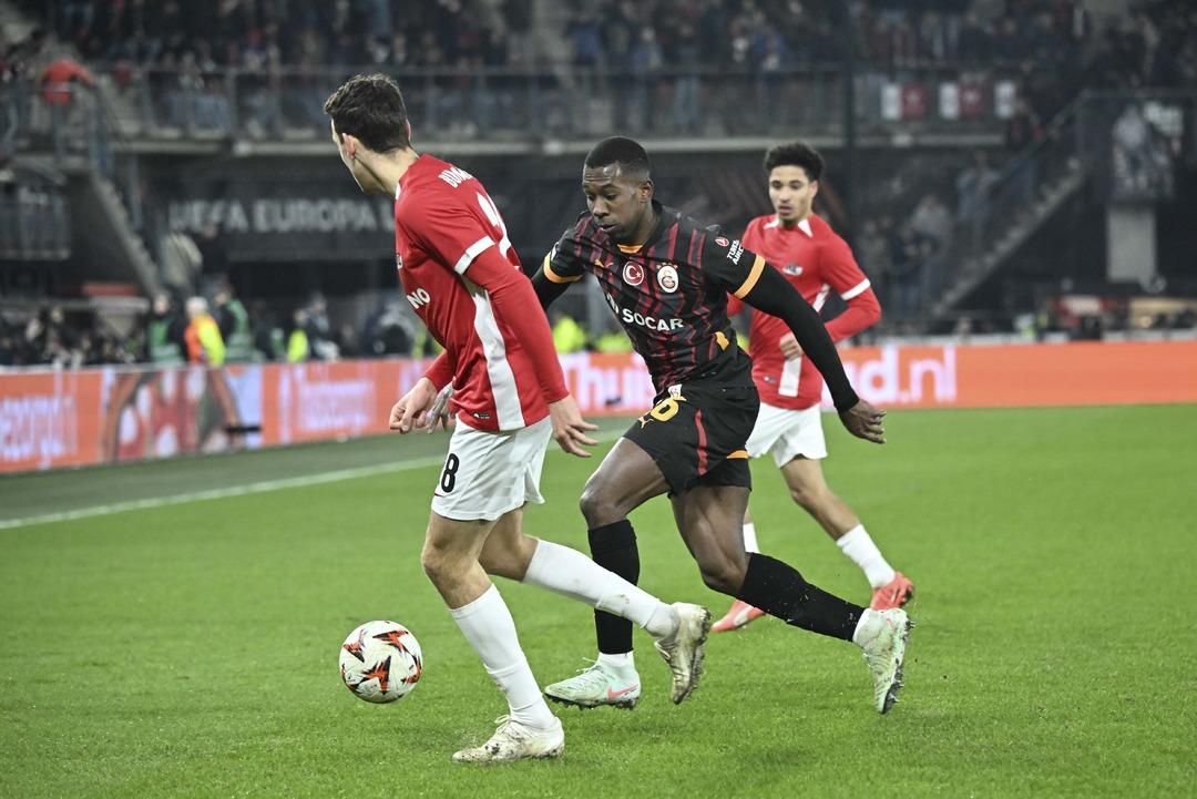 AA-20250213-37048881-37048877-AZ_ALKMAAR_GALATASARAY