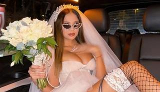 &Uuml;lkeyi terk ederken g&ouml;zyaşlarını tutamadı! &Uuml;nl&uuml; profes&ouml;r ağzına geleni saydı