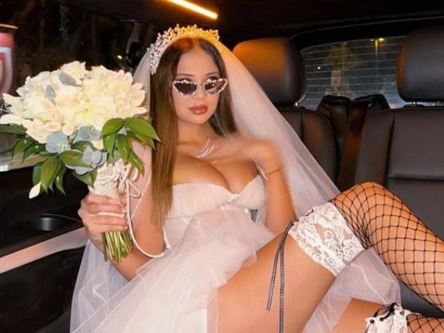 Merve Taşkın &uuml;lkeyi terk ederken g&ouml;zyaşlarını tutamadı! &Uuml;nl&uuml; profes&ouml;r ağzına geleni saydı! ''Bunun gibi tipler...''