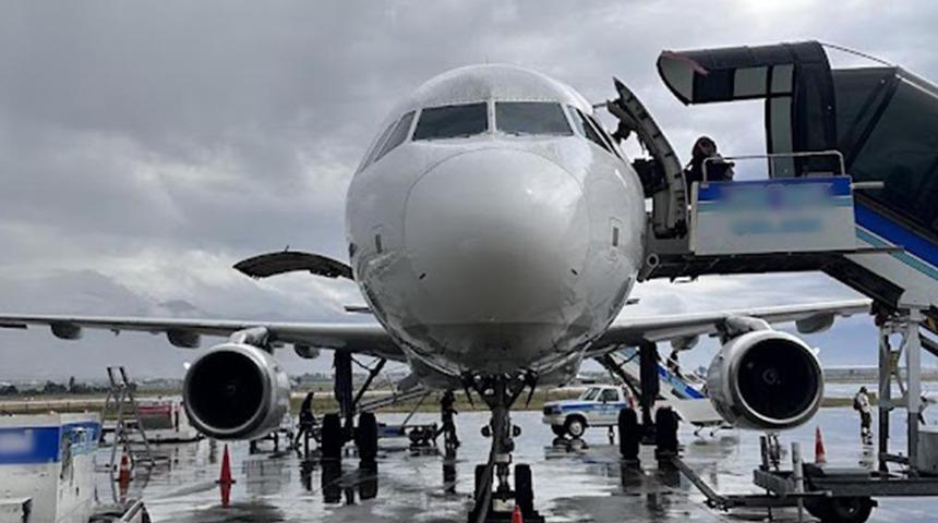 Uçakta olay çıktı yolcular birbirine girdi: Antalya'dan kalkan uçak, Erzurum'a acil iniş yaptı! 