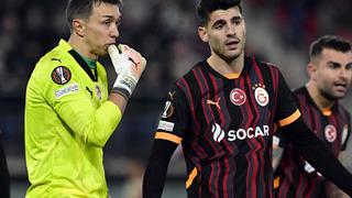 Cimbom farklı yenildi! Hollanda basını AZ'nin galibiyetine büyük manşetlerle yer verdi