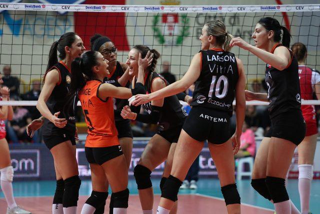 Eczacıbaşı VitrA, CEV Kupası'nda çeyrek finalde