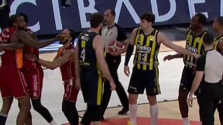 Fenerbahçe Beko-Galatasaray maçı yarıda kaldı! Soyunma odasına gittiler