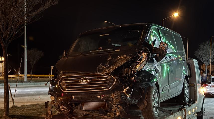 AK Parti Afyonkarahisar Milletvekili İbrahim Yurdunuseven ile İl Başkanı Turgay Şahin trafik kazası geçirdi