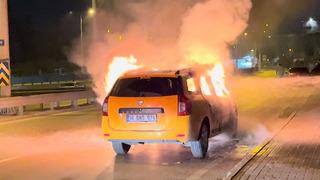Bursa'da yolun ortasında araç birdenbire alev aldı! Korku dolu anlar yaşattı...