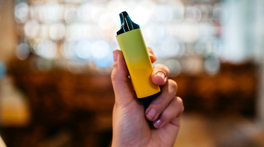 Sanıldığı kadar masum değil: 2 bin 800&rsquo;den fazla akciğer hastalığı vakası rapor edildi! 'Sigaradan daha tehlikeli'