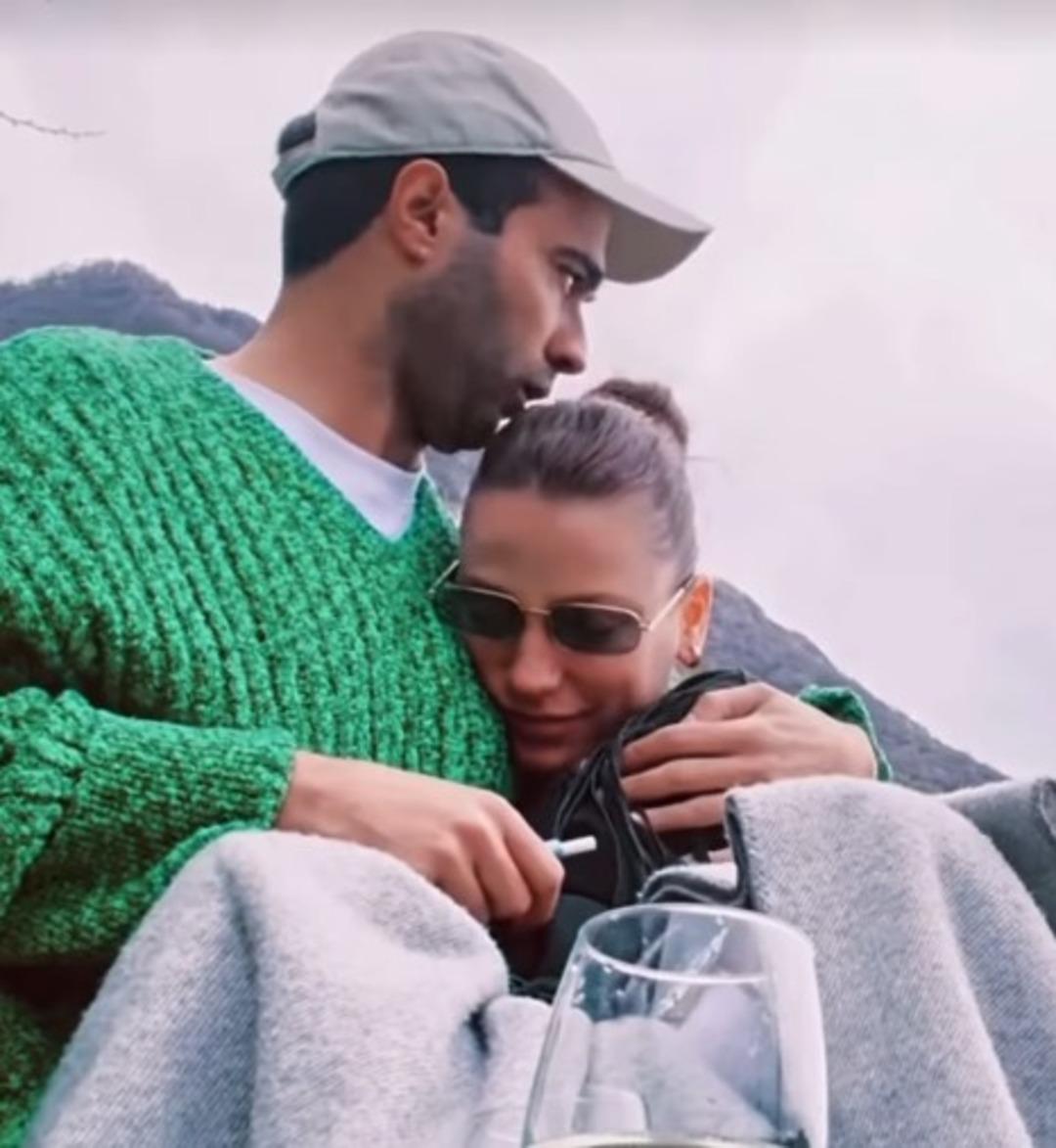  Reklam aşkı  denmişti! Serenay Sarıkaya ve Mert Demir 14 Şubat ı böyle kutladı! Öpmelere doyamadı  2