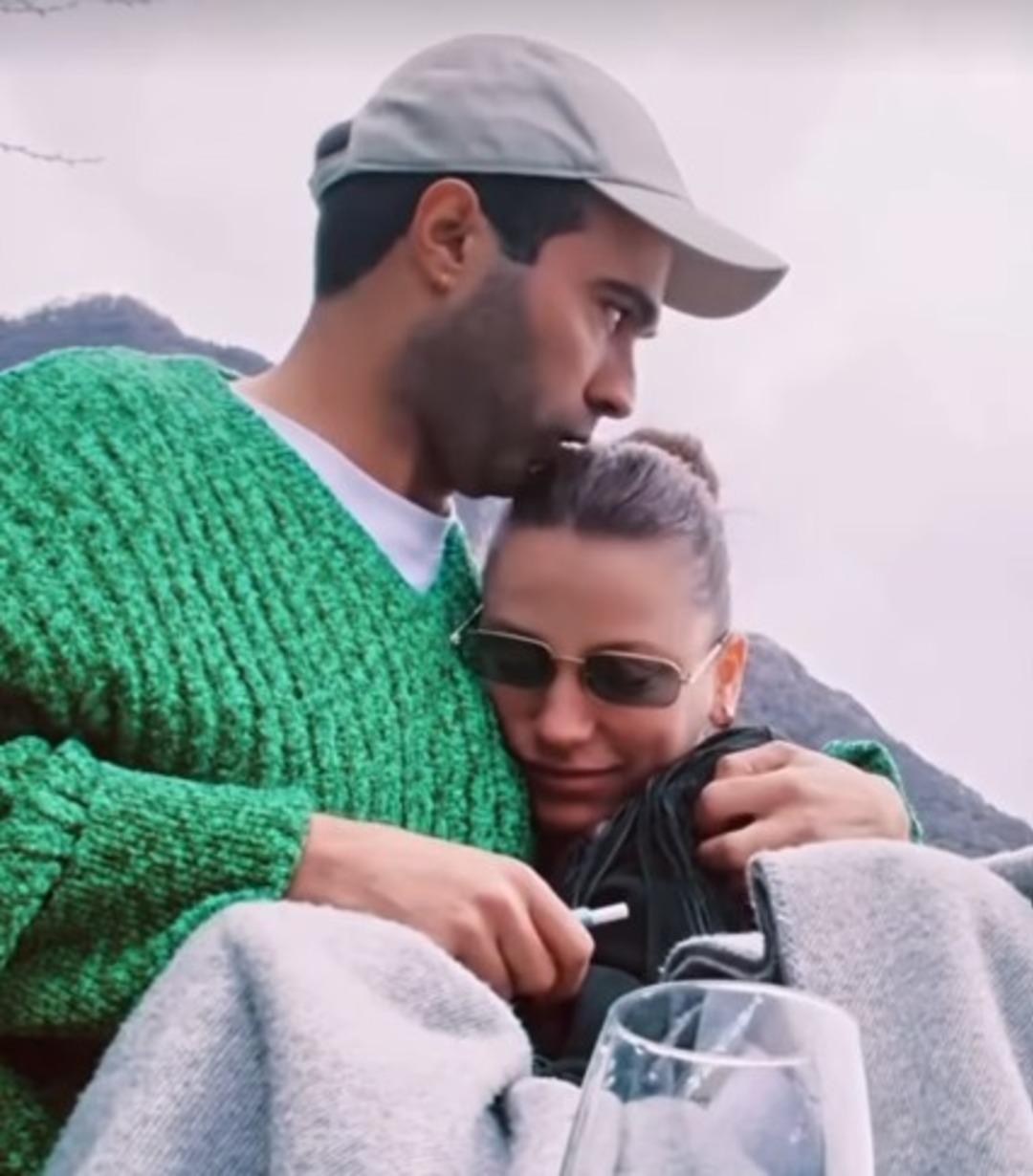  Reklam aşkı  denmişti! Serenay Sarıkaya ve Mert Demir 14 Şubat ı böyle kutladı! Öpmelere doyamadı  1