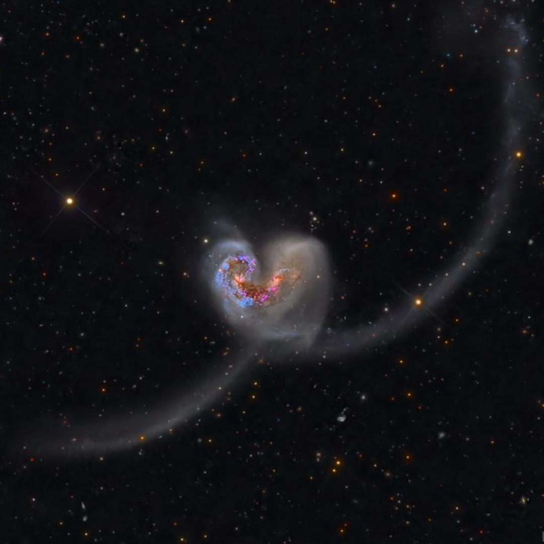 Evrenden aşk mesajı var: Uzaydan kalp şeklinde görüntü geldi! “Elon Musk sevgililer gününü oradan kutlamış olabilir” 1