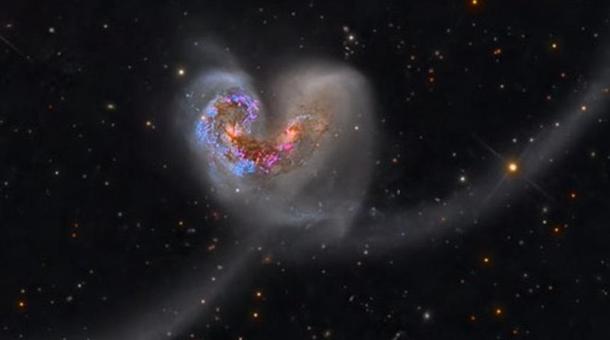 Evrenden aşk mesajı var: Uzaydan kalp şeklinde görüntü geldi! “Elon Musk sevgililer gününü oradan kutlamış olabilir”