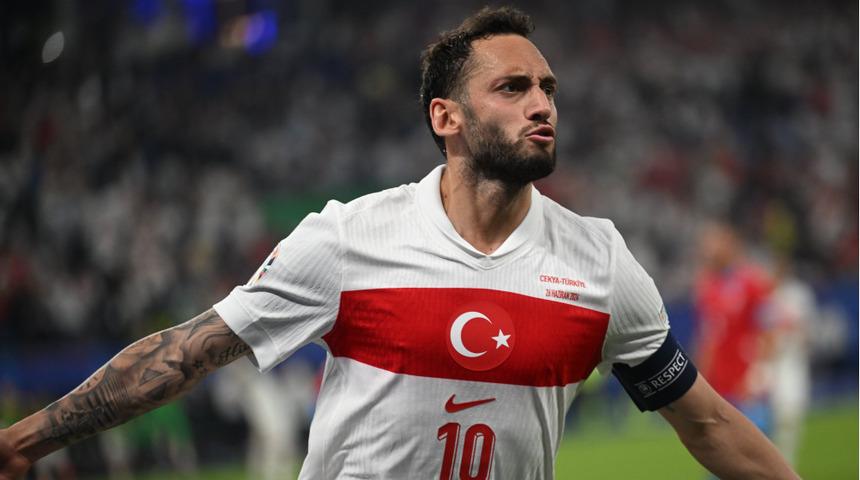 Hakan Çalhanoğlu, A Milli Takım'da en golcü oyuncular listesinde 4. sıraya yükseldi