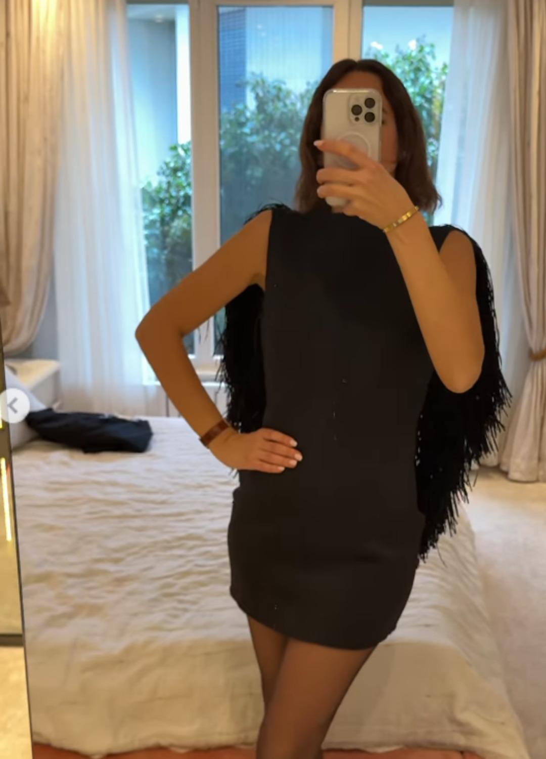 Seda Bakan bu sefer süper minisiyle yere çömeldi! Peş peşe pozlarına beğeni yağdı 2