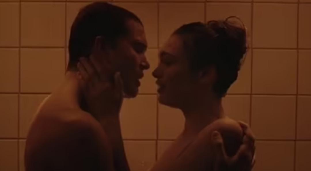 Love filmini izleyenler erotik sahneler karşısında şaştı kaldı! Açılış sahnesi beni şaşkına çevirdi! 2