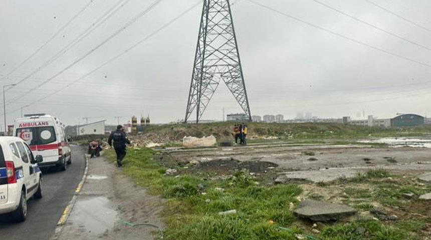 Esenyurt’ta korkunç olay! Boş arsada kanlar içinde erkek cesedi bulundu: Üzerinden kimlik kartı çıkmadı