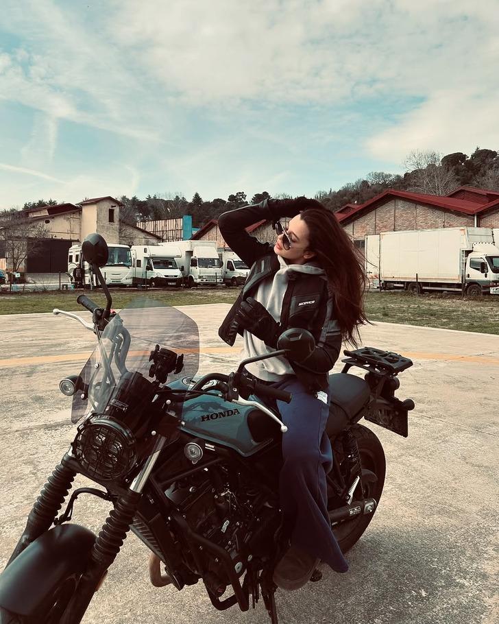 Kızıl Goncalar'ın Zeynep'i Mina Demirtaş motorcu oldu! 'Trafiğe kapalı alanda çekilmiştir' deyip olay pozlarını paylaştı! Yorum yağdı... G4