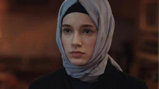 Kızıl Goncalar'ın Zeynep'i Mina Demirtaş motorcu oldu! 'Trafiğe kapalı alanda çekilmiştir' deyip olay pozlarını paylaştı! Yorum yağdı...