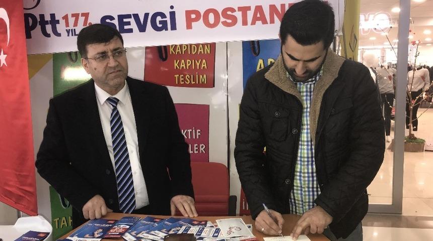 Herkes sevgilisine, eşine kartpostal g&ouml;nderirken o Afrin&rsquo;deki Mehmet&ccedil;iğe g&ouml;nderdi