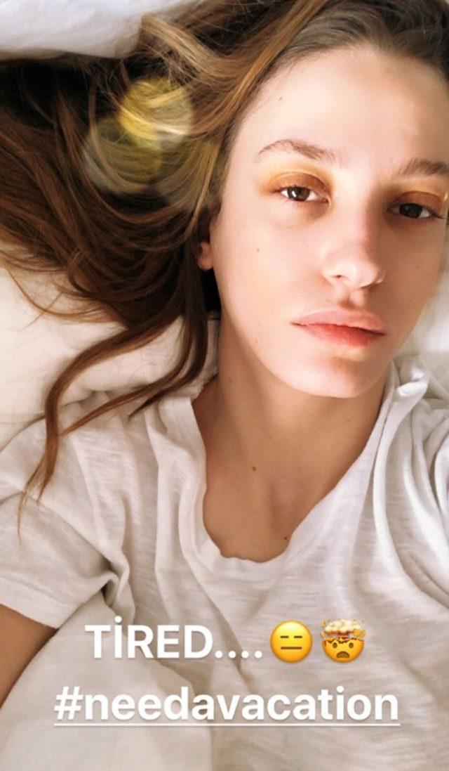 Serenay Sarıkaya yı yatakta görünce korktular 1