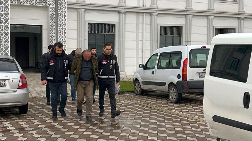 Kocaeli'nde kan donduran olay! Borç yüzünden arkadaşını öldürdü, cesediyle 36 saat boyunca arabada gezdi