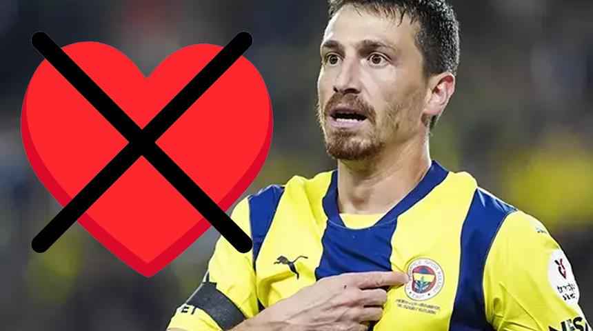 Mert Hakan'dan annesine kırmızı kalp yasağı: "Annecim, kırmızı kalp kullanmıyoruz..."