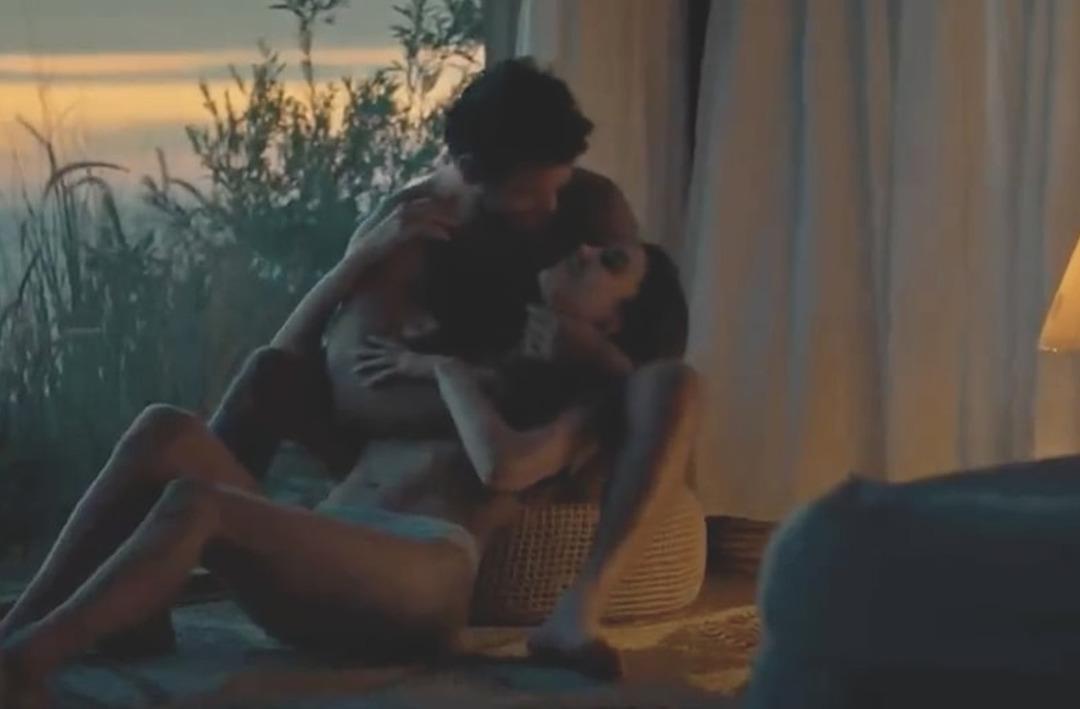 R&uuml;zgara Bırak'ta Hande Er&ccedil;el ve Barış Ardu&ccedil;'un ateşli sahneleri dile d&uuml;şt&uuml;! Eski aşık neler dedi neler...