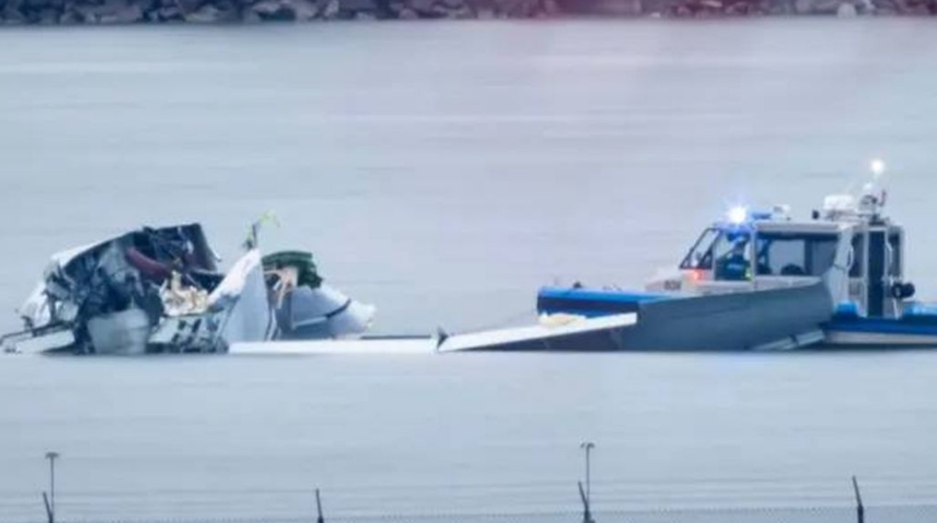 ABD'nin başkentindeki uçak kazasından sonra yüzlerce havacılık çalışanı işten çıkarıldı