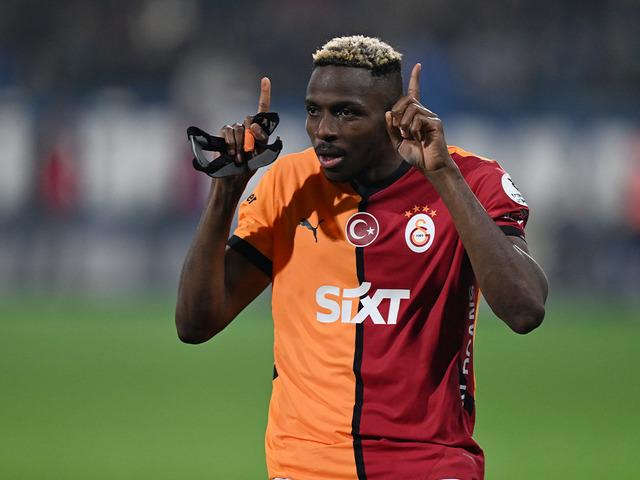 Victor Osimhen Fenerbahçe derbisi öncesi Galatasaray'a hayat verdi! Sarı-Kırmızılılar kritik mücadelede Rizespor'u 2-1 mağlup etti