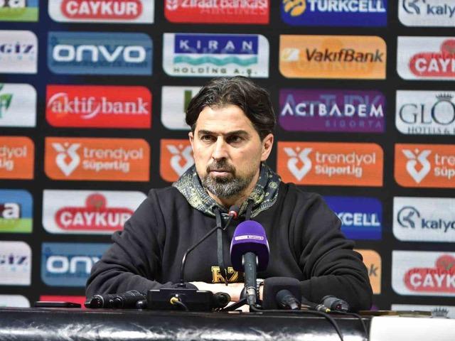 Rizespor Teknik Direktörü İlhan Palut'tan açıklama! "Rizespor takımı kaybetmemesi gereken bir maçı daha kaybetti"