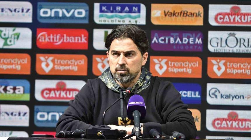 Rizespor Teknik Direktörü İlhan Palut'tan açıklama! "Rizespor takımı kaybetmemesi gereken bir maçı daha kaybetti"