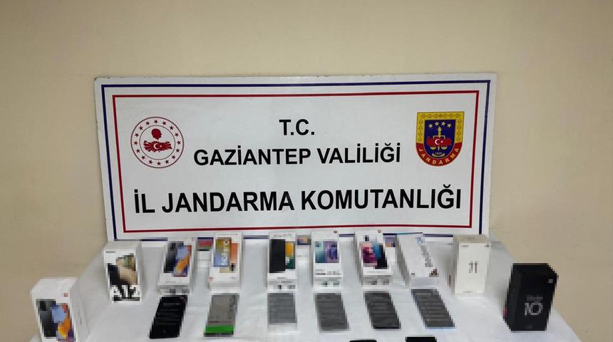 Telefon, tablet, akıllı saat… Gaziantep'te kaçakçılık operasyonunda ele geçirildiler! Piyasa değeri dudak uçuklattı