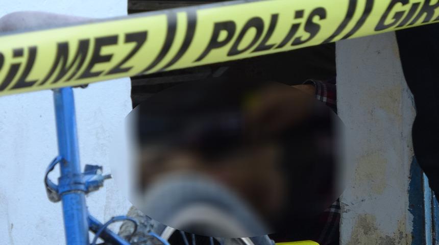 Adana'da berberde borç hesaplaşması kanlı bitti! Alacak-verecek meselesi yüzünden arkadaşını kurşuna dizdi, mahkemede savunması akıllara durgun getirdi