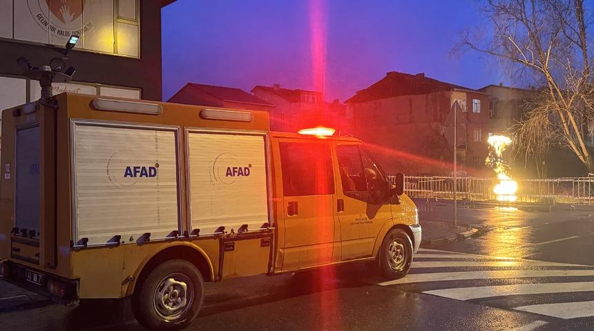 Kocaeli'de zemin etüdü sırasında çıkan metan gazı yanmaya devam ediyor