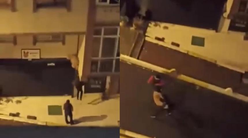 Dükkan sahibi bile şok oldu! Duvardaki oyuncak ayıyı çalarken yakalanan hırsız: "Beğendim aldım"