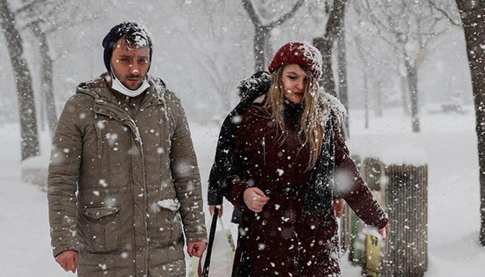 AKOM uyarı kodunun rengini değiştirdi! İstanbullular dikkat, saat saat açıklandı... Kar 40 santimetreye ulaşabilir